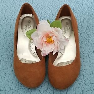 Suede apricot wedges